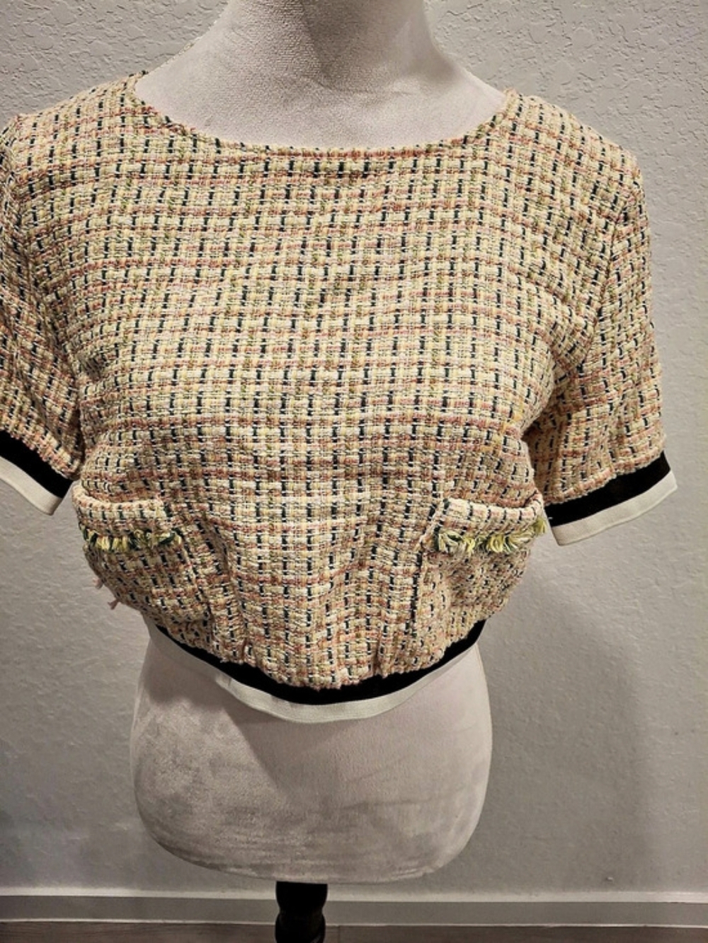 Zara Textured Short Sleeve Top in Cream & Pink Size Medium